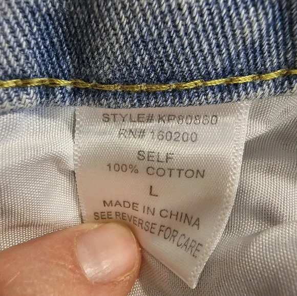 Blue Buttercup Star Print Distressed Light Denim Women's Size Large Shorts - Picture 4 of 8